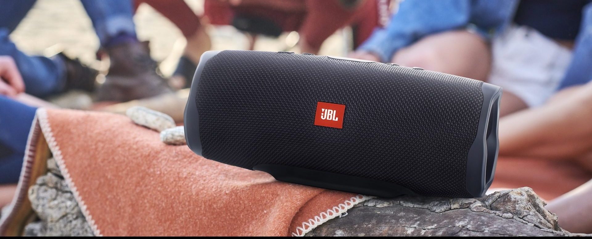 The JBL Charge 4 Speaker Is at Its Lowest Price Ever on