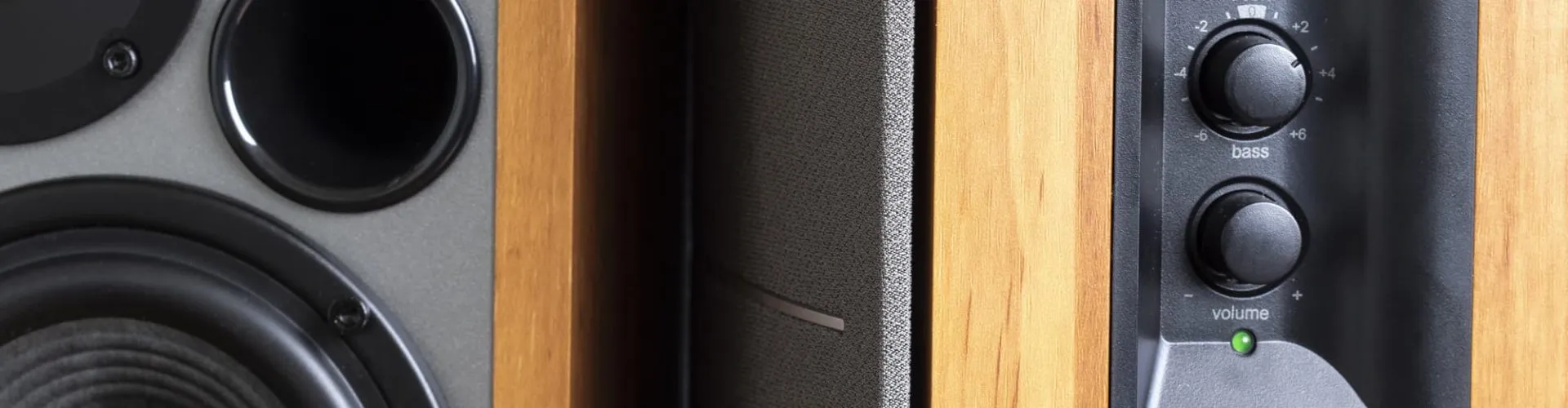 edifier R1280T Closeup
