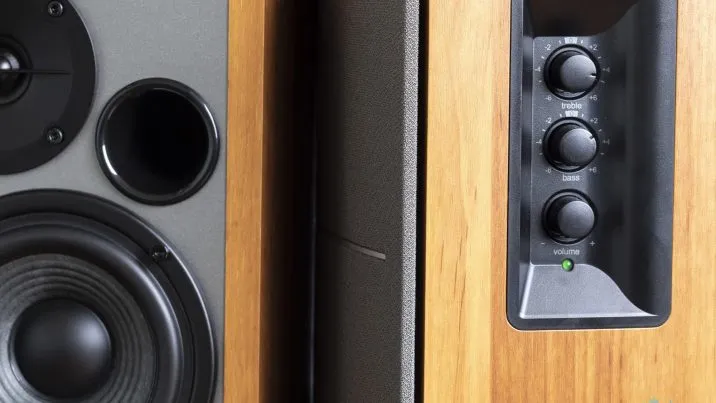 edifier R1280T Closeup