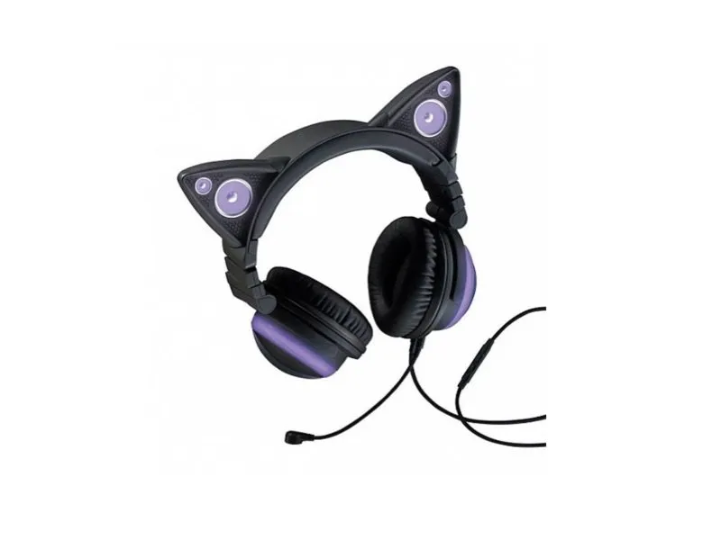 Axent wear cat ear headphones